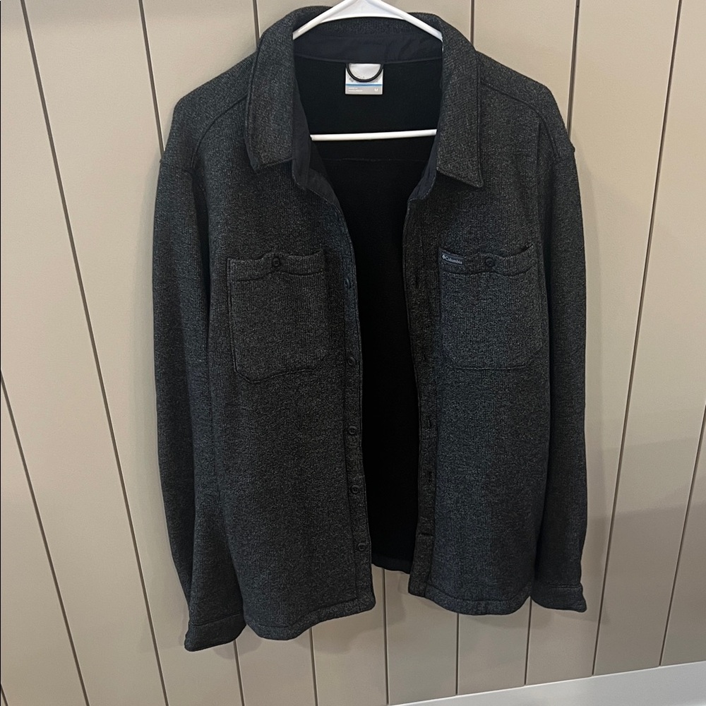 Columbia Men's Gray fleece lined button down.